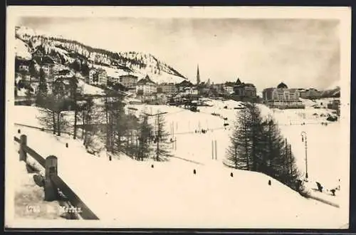 AK St. Moritz, Ortspanorama im Schnee von einer Strasse aus