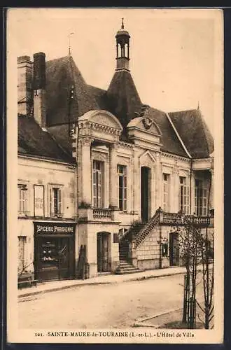 AK Sainte-Maure-de-Touraine, L`Hôtel de Ville et épicerie parisienne