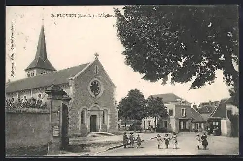 AK St-Flovier, L`Église et la place animée avec des enfants jouant