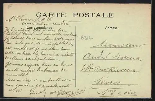 AK St-Flovier, Rue du Commerce avec bâtiments anciens et vélo appuyé contre un mur