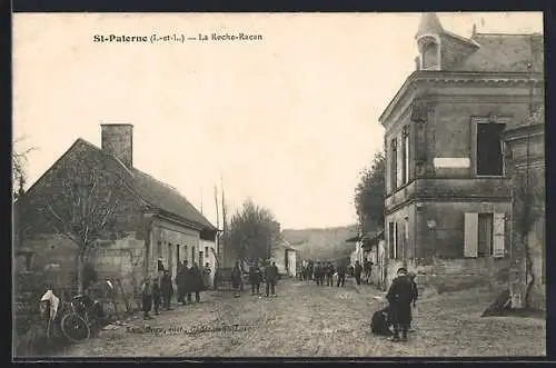 AK Saint-Paterne, Rue animée avec habitants et bâtiments historiques