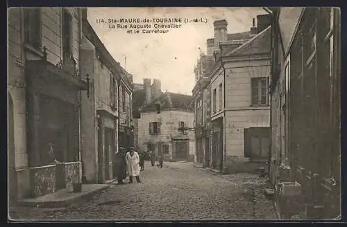 AK Sainte-Maure-de-Touraine, La Rue Auguste Chevallier et le Carrefour