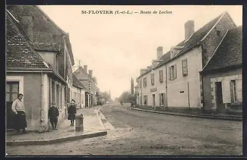 AK St-Flovier, Route de Loches animée avec passants