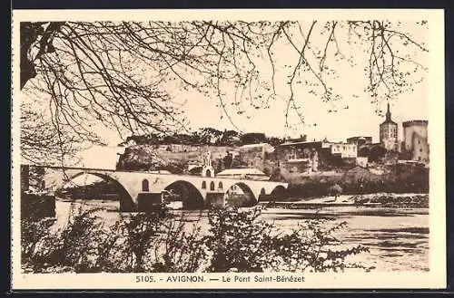 AK Avignon, Le Pont Saint-Bénezet et vue sur la ville