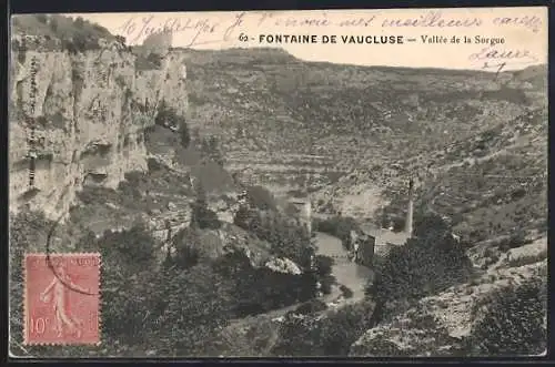 AK Fontaine de Vaucluse, Vallée de la Sorgue et ses falaises majestueuses