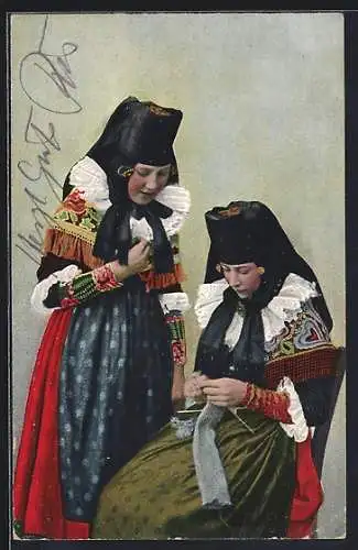 AK Zwei junge Mädchen mit Strickzeug, Tracht Schaumburg-Lippe