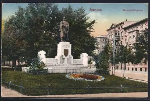 AK Spandau, Bismarckdenkmal mit Grünanlage