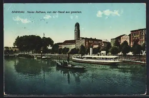AK Berlin-Spandau, Neues Rathaus von der Havel aus gesehen