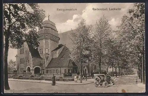 AK Berlin-Lankwitz, Realgymnasium mit Strassenpartie und Auto