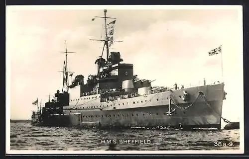 AK Kriegsschiff H.M.S. Sheffield liegt vor Anker