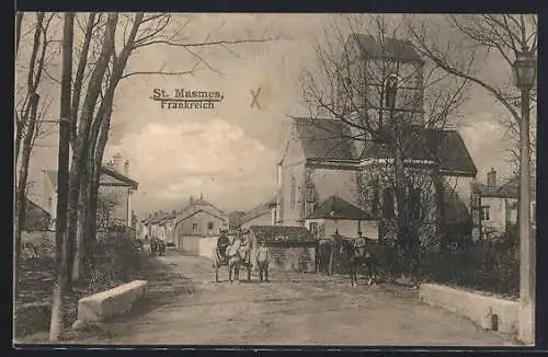 AK St. Masmes, Soldats avant l`Eglise