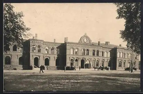 AK Mitau, Blick auf den Bahnhof mit Kutsche