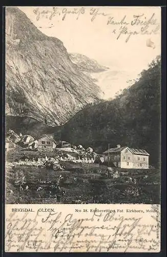 AK Olden /Brigsdal, Holzhäuser mit Berglandschaft