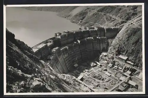 AK Kaprun, Limberg-Sperre, Blick auf den Stausee aus der Luft
