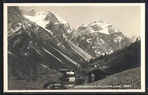 AK Neustift /Stubai, Herzebenalm /Pinnistal, Ortspartie mit Bergen