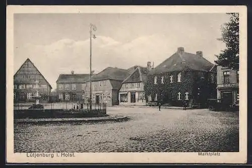 AK Lütjenburg i. Holstein, Marktplatz mit Gebäuden