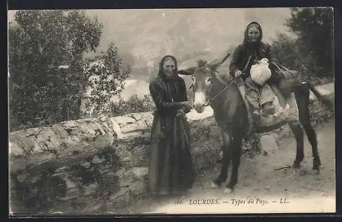 AK Scenes et Types des Pyrenees, Femmes du Pay allant au Marché