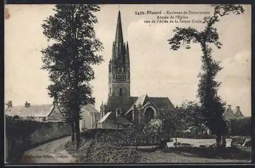 AK Ploaré, abside de l`église vu de l`allée de la Ste-Croix