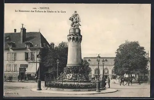 AK Troyes, Blick zum Bahnhof mit Denkmal, Le Monument des Enfants de l'Aube et la Gare