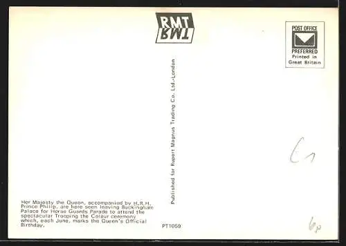 AK London, BuckinghamPalast, Königin Elizabeth II. von England & Prinz Philipp zu Pferd