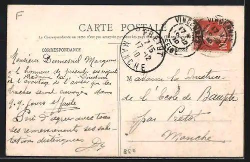 AK Sainte-Radegonde, École avec élèves devant le bâtiment