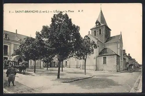 AK Saint-Branchs, L`église et la place animée avec charrette et passants