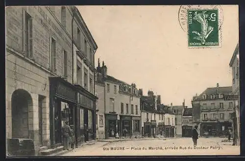 AK Sainte-Maure, Place du Marché, arrivée Rue du Docteur Patry