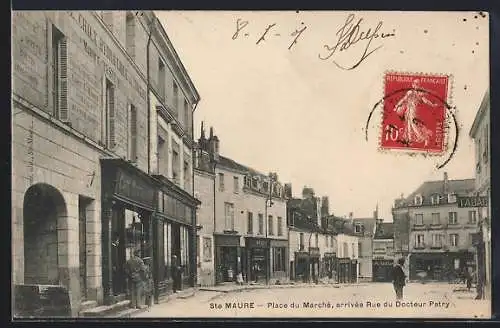 AK Sainte-Maure, Place du Marché, arrivée Rue du Docteur Patry