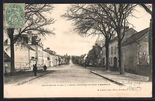 AK Sainte-Maure, Route nationale de Paris à Bordeaux avec rangée d`arbres et bâtiments historiques