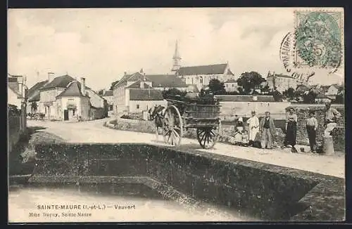 AK Sainte-Maure, Scène de rue avec charrette et habitants près du lavoir