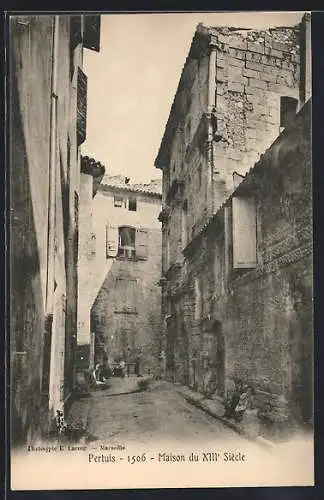 AK Pertuis, Maison du XIIIe siècle dans une ruelle étroite