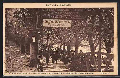 AK Fontaine-de-Vaucluse, Café Restaurant du Jardin de Pétrarque au pied des Cascades et du Lac
