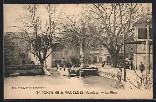 AK Fontaine de Vaucluse, La Place et la rivière en hiver