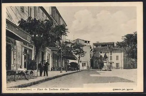 AK Cadenet, Place du Tambour d`Arcole avec passants et statue