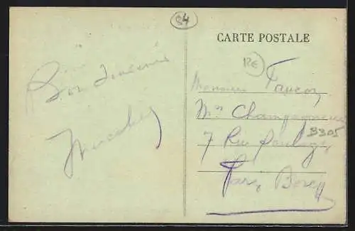 AK Valréas, Route de Vinsobres avec bâtiments et passants