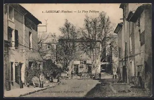 AK Sarrinas, La Place Publique animée avec arbres et bâtiments