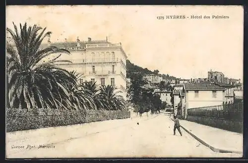 AK Hyères, Hôtel des Palmiers et rue bordée de palmiers