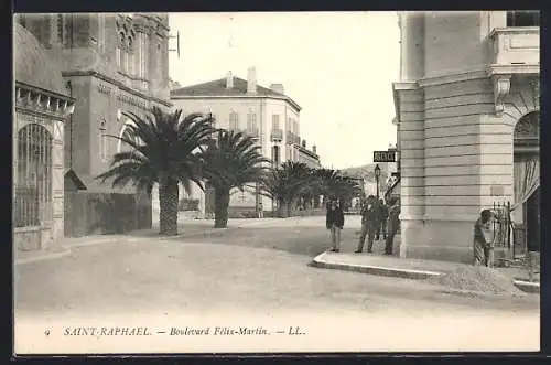 AK Saint-Raphaël, Boulevard Félix-Martin et palmiers élégants