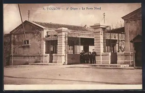 AK Toulon, 5e Dépôt, La Porte Nord avec gardes devant l`entrée