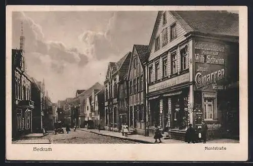 AK Beckum / Westf., Nordstrasse mit Geschäft von Wilhelm Schwinn und Passanten
