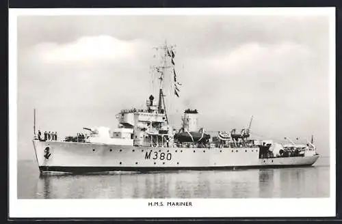 AK Kriegsschiff HMS Mariner bei spiegelglatter See