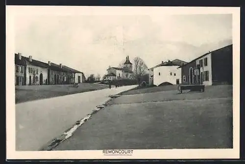 AK Remoncourt, Strassenpartie mit Wohnhäusern