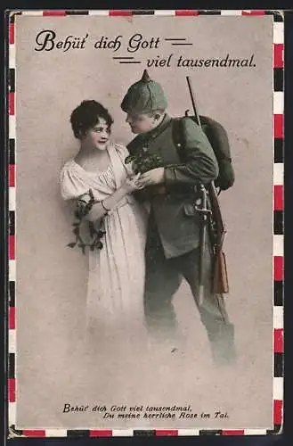 AK Deutscher Soldat in Uniform mit geschulterten Gewehr hält seine Liebste im Arm