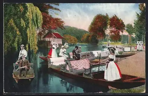 AK Lübbenau, Ansicht an der Abfahrtstelle mit Frauen in Trachten