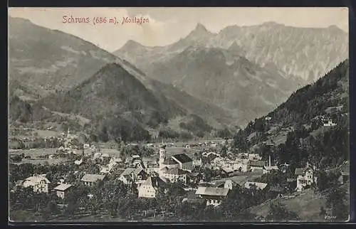 AK Schruns /Montafon, Totalansicht mit Bergspitzen aus der Vogelschau