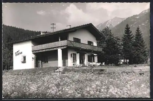 AK Seefeld /Tirol, Pension Sankt Florian, Claudiastrasse 409, Ansicht mit Bergspitze