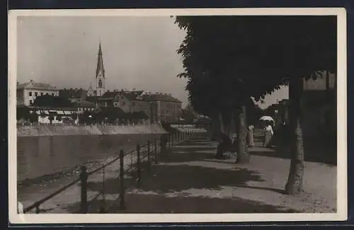 AK Villach, Flusspartie mit Blick auf die Kirche