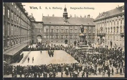 AK Wien, Hofburg, Burgwache-Ablösung auf dem Hof