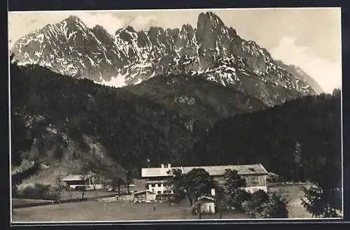 AK Griessenau bei St. Johann, Ortspartie mit Wildem Kaiser