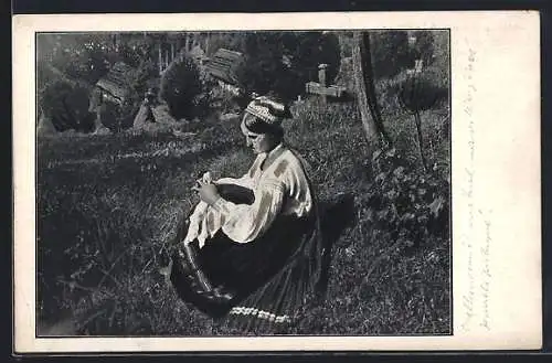 AK Mladá zena z údolí Turje, Z knihy A. Kozmínové: Podkarpatská Rus práce a Zivot lidu, Ukrainerin in Tracht